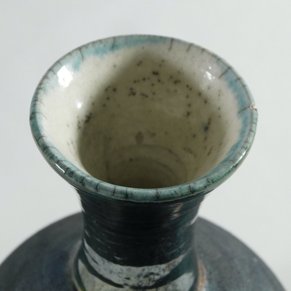 Stunning Small Raku Fired Emerald Green Glazed Studio Pottery Vase - Signed - Picture 10 of 15